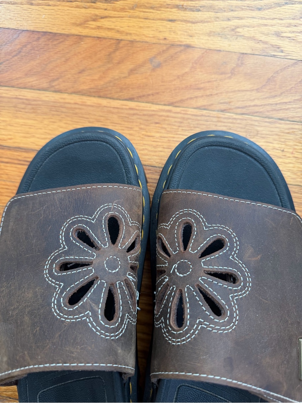 DOC MARTIN ZEBZAG FLOWER
CRAZY HORSE LEATHER SLIDES